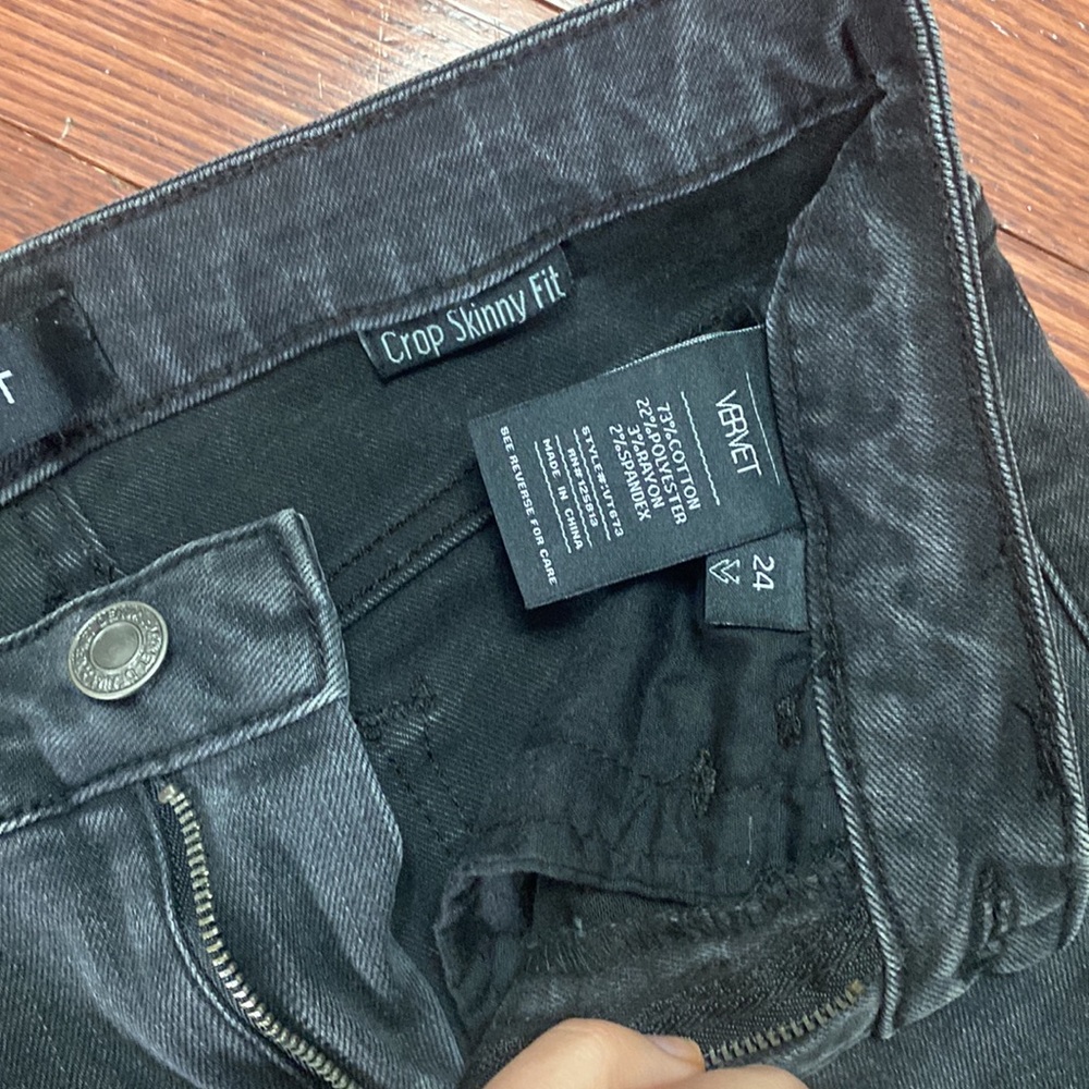 Vici Crop Distressed Jeans - Picture 5 of 5